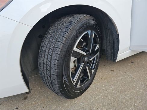 Used 2024 Nissan Sentra SV image 29