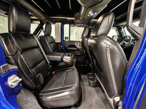 Used 2020 Jeep Wrangler Unlimited Sahara image 25