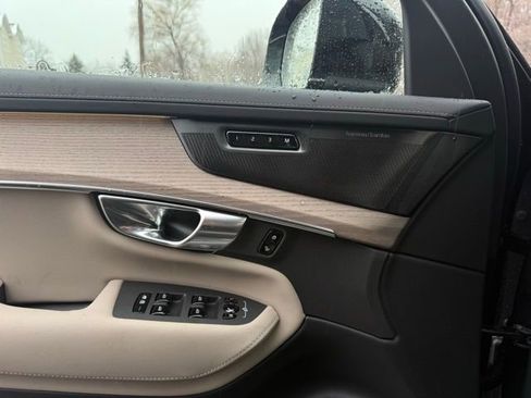 New 2026 Volvo XC90 B6 Plus w/ Protection Package Premier image 16