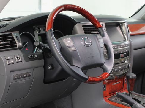 Used 2009 Lexus LX 570 4WD image 32