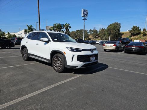 Used 2025 Volkswagen Tiguan S w/ 18" Wheel Package image 3