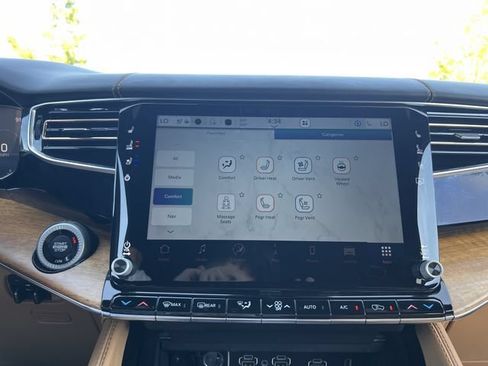 Used 2022 Jeep Grand Wagoneer Series III w/ Rear Seat Video Group 1 AWD/4WD image 23