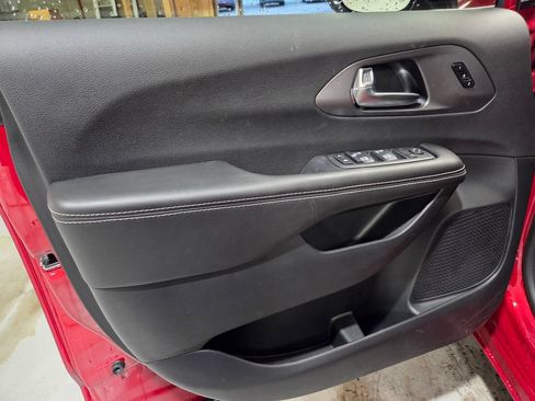 New 2026 Chrysler Pacifica Select FWD image 10