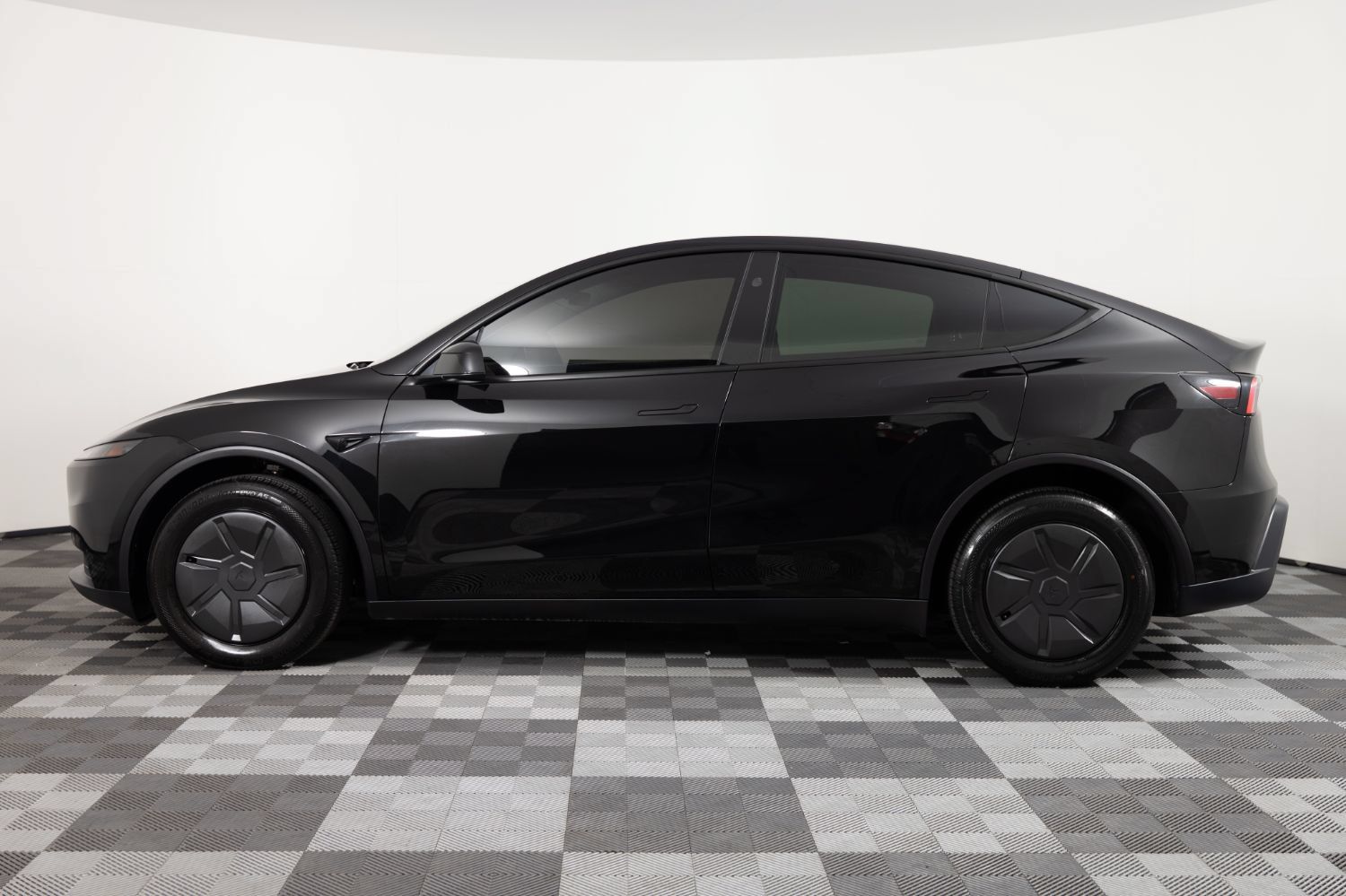 Used 2026 Tesla Model Y AWD image 3