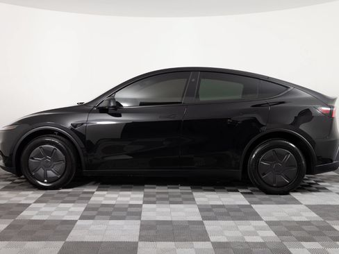 Used 2026 Tesla Model Y AWD image 3