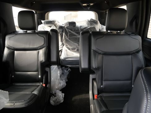 New 2027 Ford Expedition Max Platinum w/ Stealth Appearance Package AWD/4WD image 16