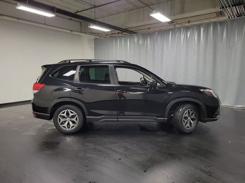 Used 2023 Subaru Forester Premium AWD/4WD image 9