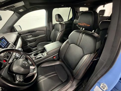 Used 2025 Honda Pilot TrailSport image 19