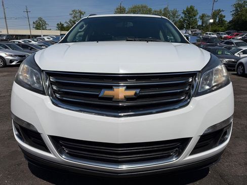 Used 2017 Chevrolet Traverse LT FWD image 2