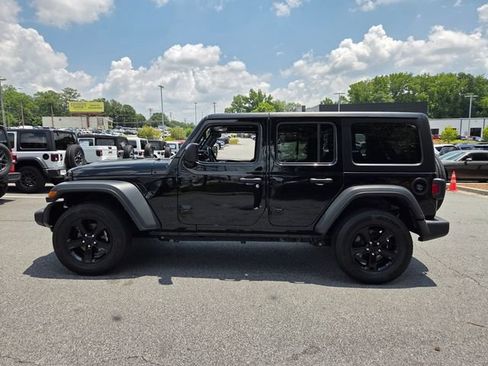 Used 2022 Jeep Wrangler Unlimited Sport AWD/4WD image 4
