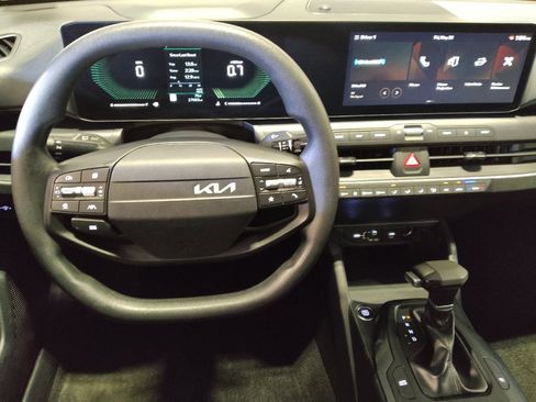 Used 2025 Kia K4 FWD image 22