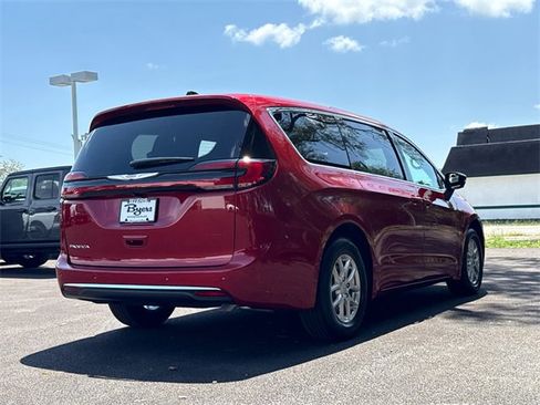 New 2026 Chrysler Pacifica Select image 7