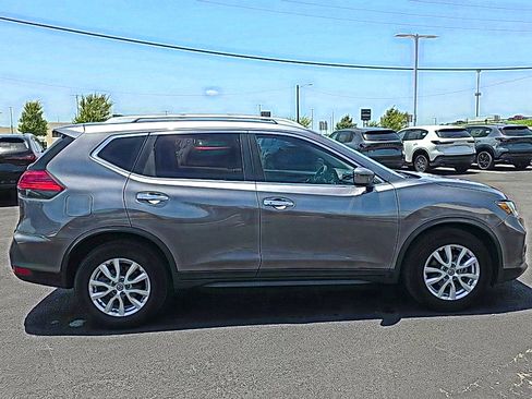 Used 2017 Nissan Rogue SV FWD image 5
