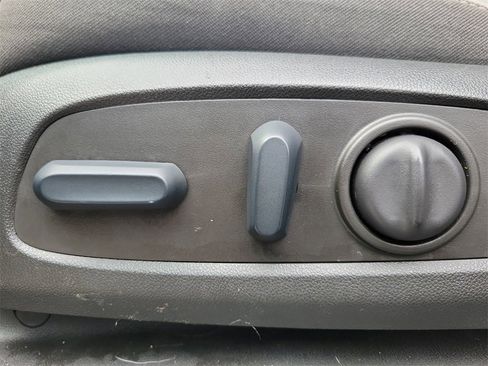 Used 2022 Chevrolet Equinox LS w/ LS Convenience Package image 16