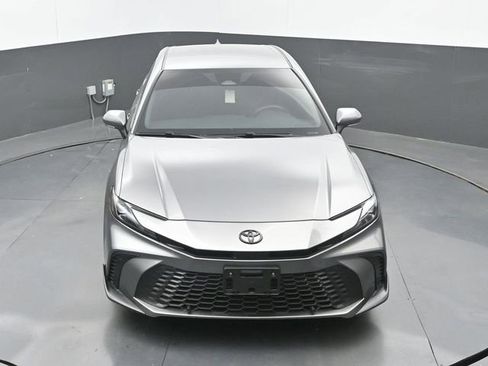 Used 2025 Toyota Camry SE FWD image 14