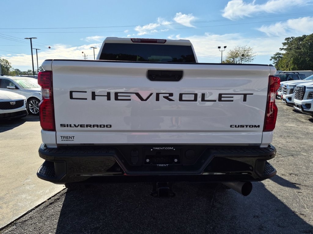 Used 2025 Chevrolet Silverado 2500 Custom w/ Custom Value Package AWD/4WD image 3