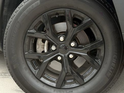 Used 2023 Jeep Grand Cherokee Altitude AWD/4WD image 9