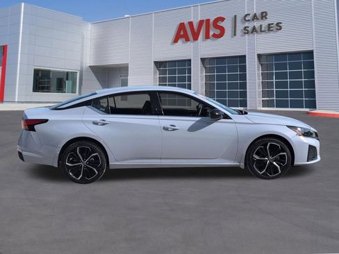 Used 2025 Nissan Altima 2.5 SR AWD/4WD image 5