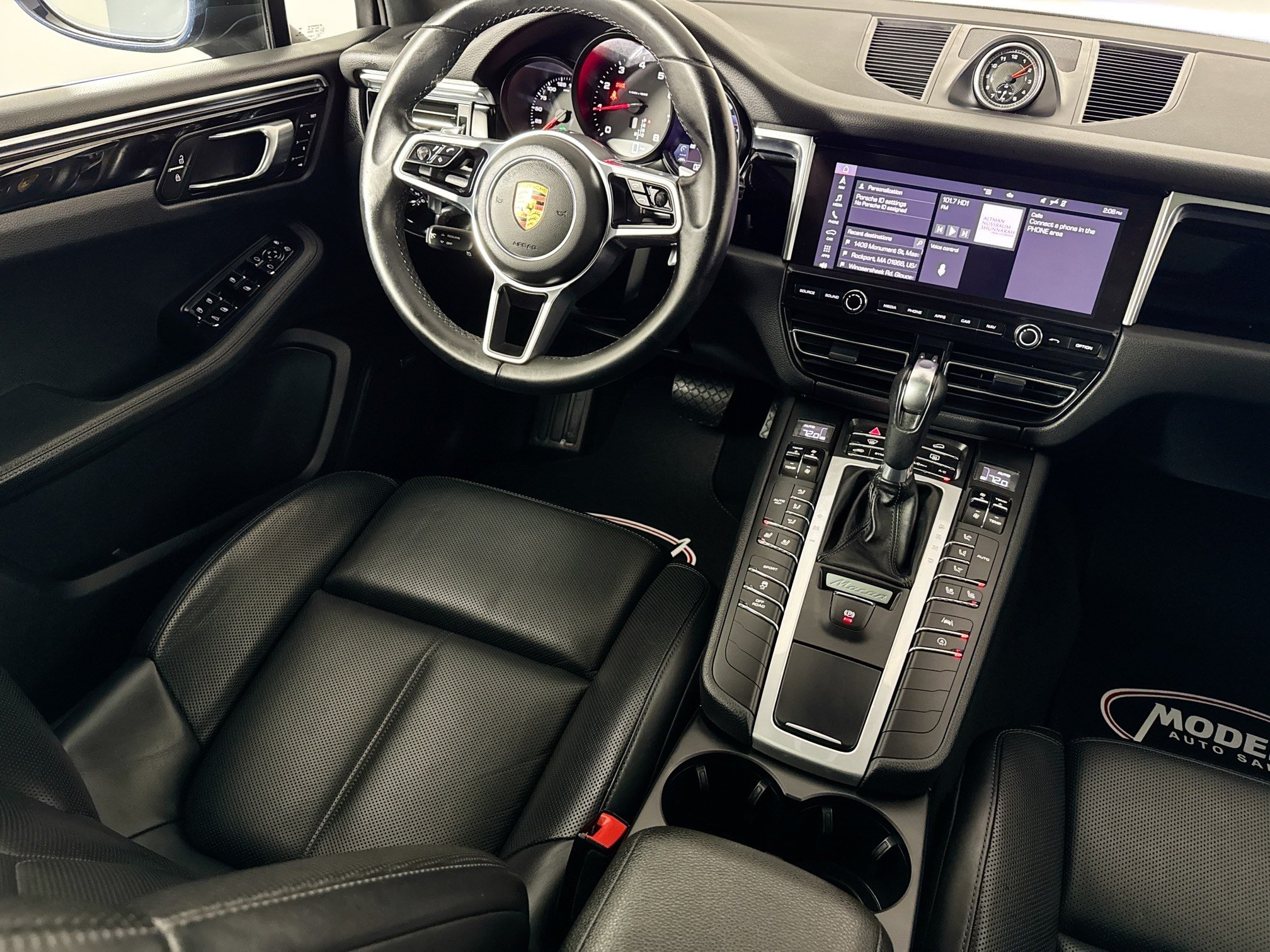 Used 2020 Porsche Macan AWD/4WD image 32