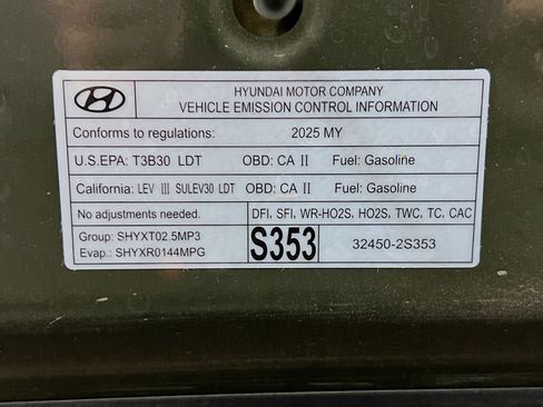 Used 2025 Hyundai Santa Fe Limited AWD/4WD image 23