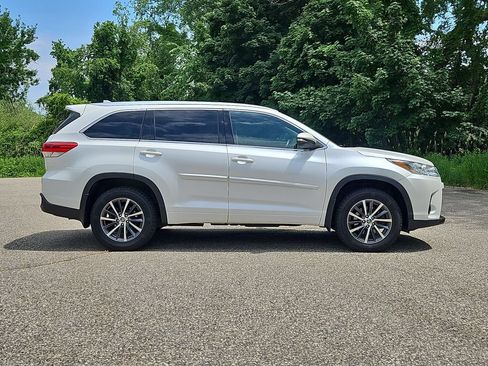 Used 2018 Toyota Highlander XLE AWD/4WD image 8