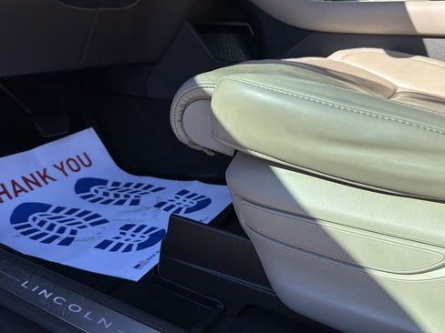 Used 2020 Lincoln Aviator Reserve w/ Equipment Group 202A image 8