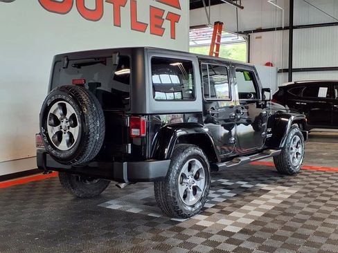 Used 2017 Jeep Wrangler Unlimited Sahara w/ Connectivity Group AWD/4WD image 7
