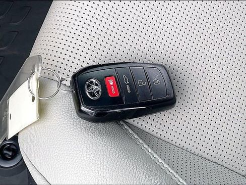 Used 2025 Toyota Camry XLE image 11