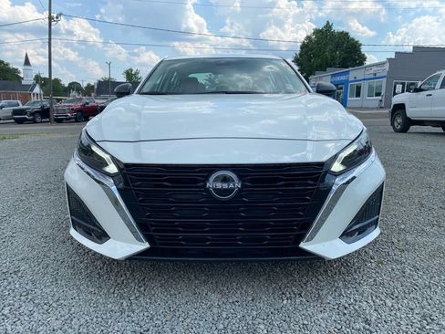 Used 2025 Nissan Altima 2.5 SV FWD image 8