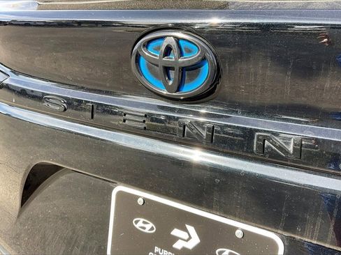 Used 2024 Toyota Sienna XSE image 11