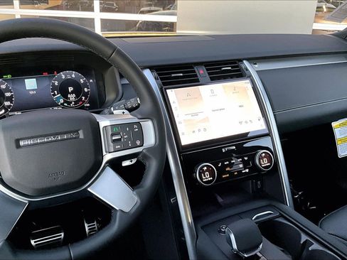 New 2026 Land Rover Discovery Limited Edition image 7