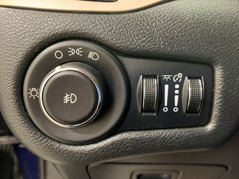 Used 2014 Jeep Cherokee Latitude w/ Cold Weather Group image 22