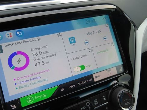 Used 2017 Chevrolet Bolt Premier w/ Driver Confidence II Package image 28