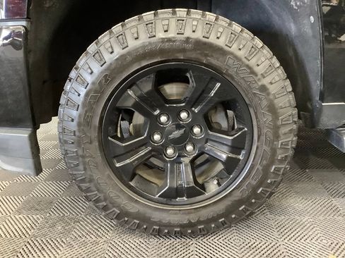 Used 2017 Chevrolet Silverado 1500 LTZ Z71 w/ LTZ Plus Package AWD/4WD image 3