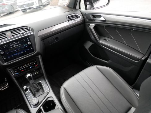 Certified 2024 Volkswagen Tiguan SE R-Line AWD/4WD image 11