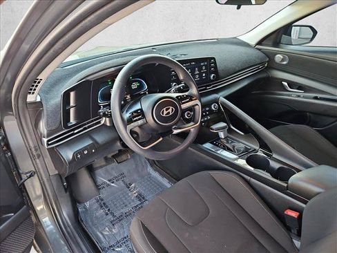 Used 2025 Hyundai Elantra Hybrid FWD image 10