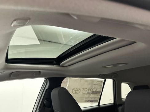 Certified 2024 Toyota Corolla Cross LE w/ Moonroof Package AWD/4WD image 17