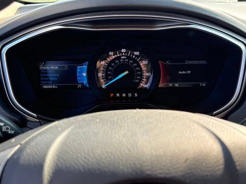 Used 2019 Ford Fusion SE FWD image 26