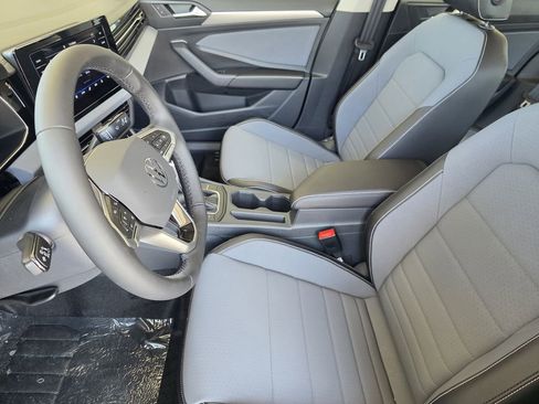 New 2025 Volkswagen Jetta SE FWD image 11