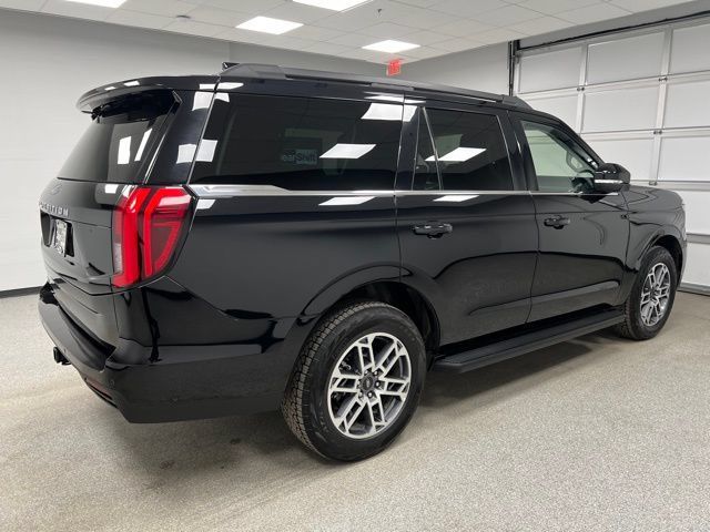 Used 2025 Ford Expedition Active AWD/4WD image 11