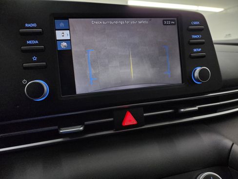 Used 2024 Hyundai Elantra SE image 17