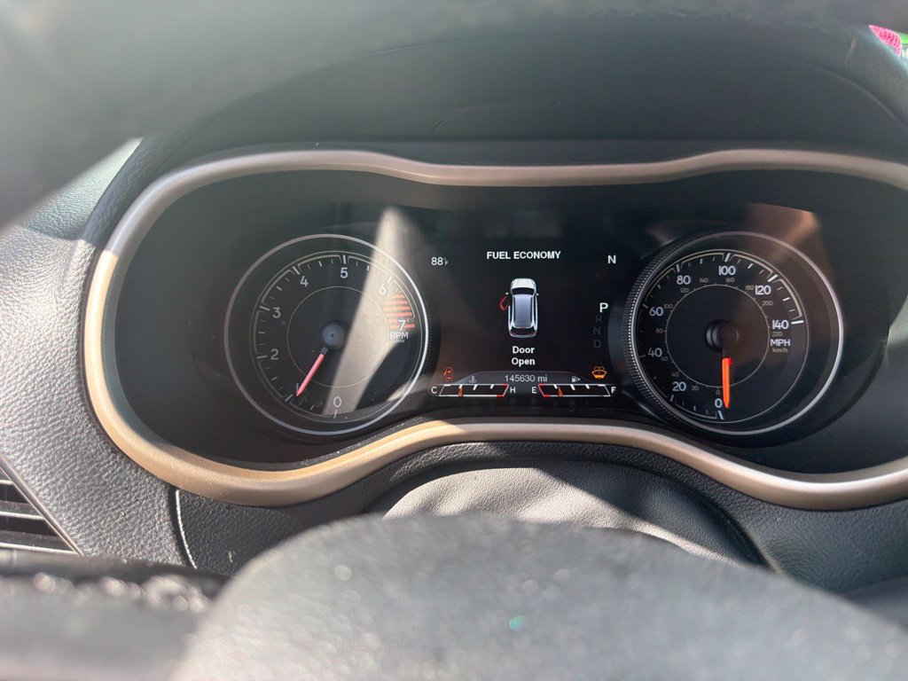 Used 2018 Jeep Cherokee Limited AWD/4WD image 22
