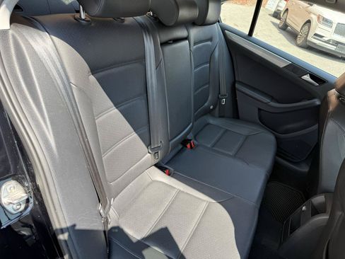 Used 2017 Volkswagen Jetta SE FWD image 8