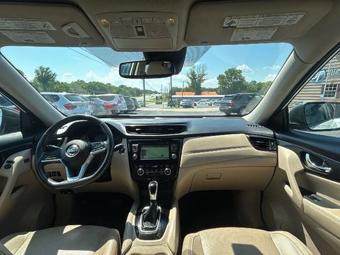 Used 2017 Nissan Rogue SL w/ SL Premium Package FWD image 11