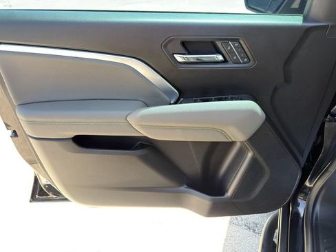 Used 2025 Chevrolet Colorado ZR2 w/ Midnight Edition AWD/4WD image 23