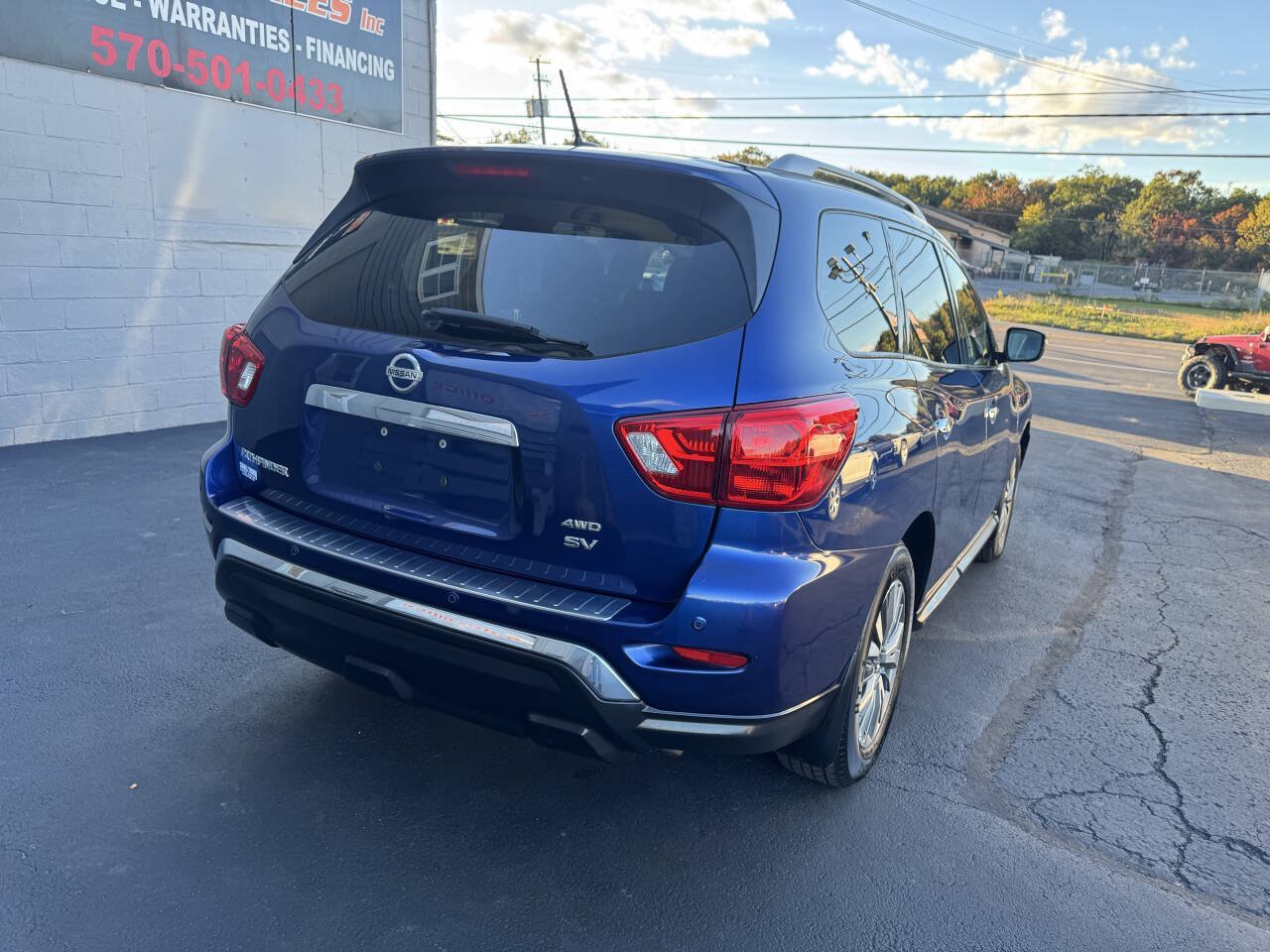 Used 2017 Nissan Pathfinder SV AWD/4WD image 7