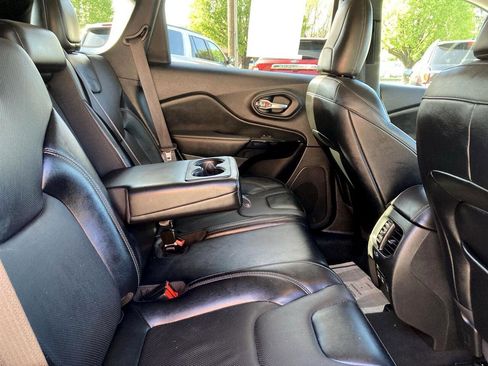 Used 2023 Jeep Cherokee Altitude Lux image 16