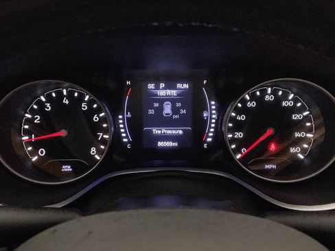 Used 2020 Jeep Compass Latitude FWD image 23
