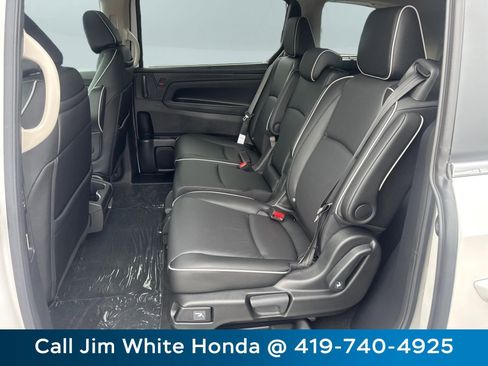 New 2026 Honda Odyssey Touring image 11