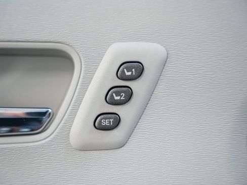 Used 2014 Toyota Sienna Limited image 47